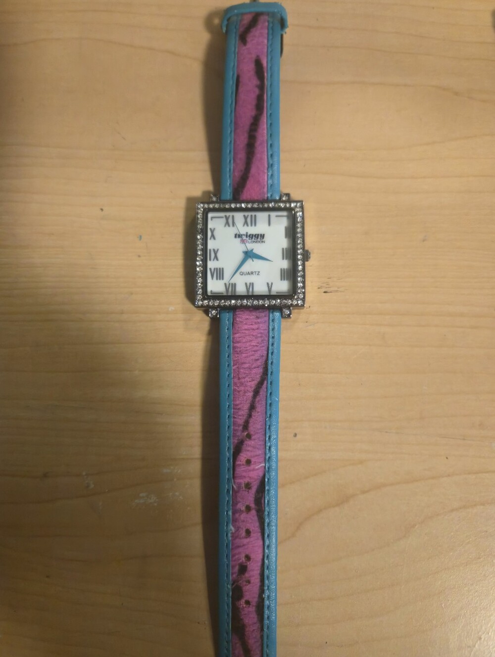 Twiggy London Women's Turquoise and Pink Accent Quartz Watch
